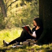 Девушка с книгой